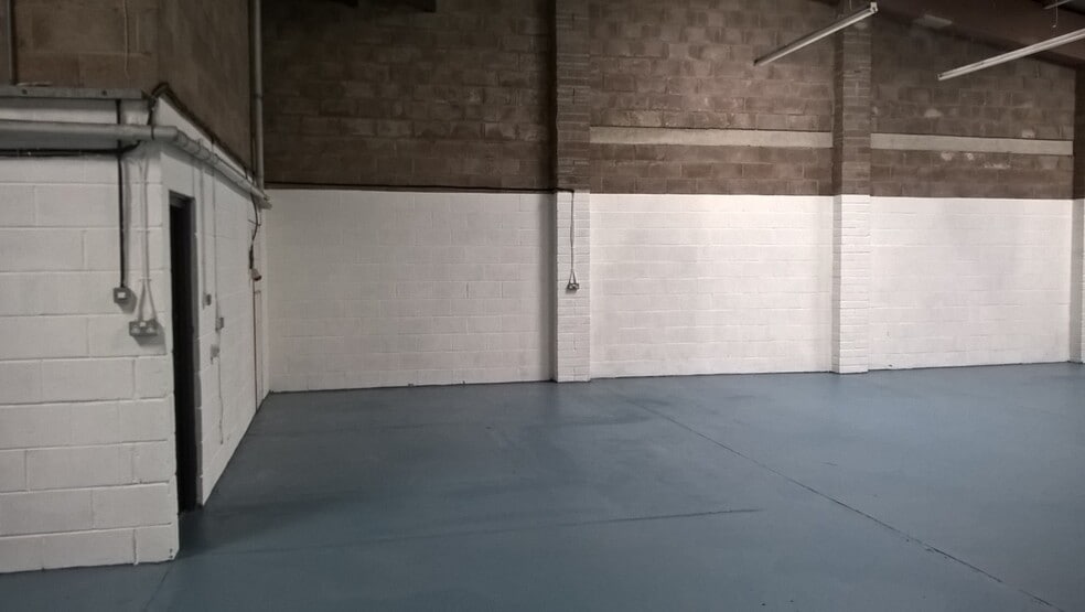 Unit 4 Kestrel Close, Bridgend Industrial Estate, Cf31 3rwf31, Bridgend to rent - Building Photo - Image 3 of 7