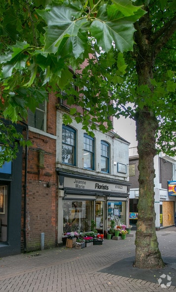 20 Lad Ln, Newcastle Under Lyme to rent - Building Photo - Image 3 of 5