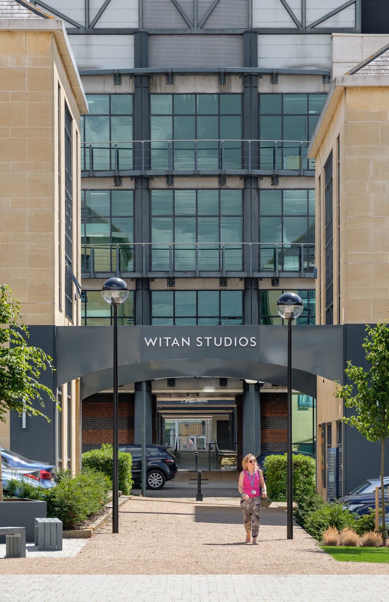 285-329 Upper Fourth St, Milton Keynes for sale Primary Photo- Image 1 of 1