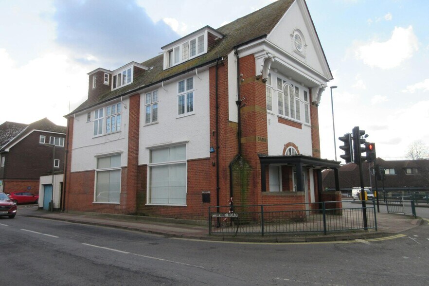 25 Old Woking Rd, West Byfleet to rent - Building Photo - Image 2 of 2
