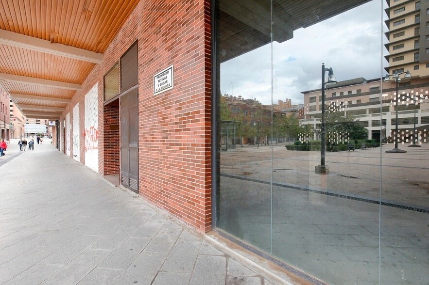 Retail in Granada for sale - Building Photo - Image 2 of 23