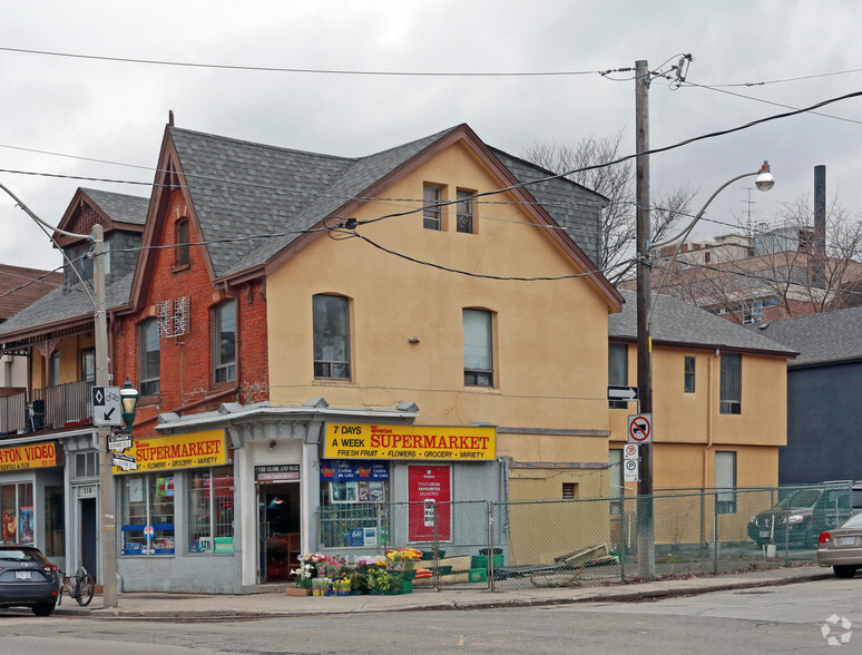 220 Gerrard St E, Toronto, ON for rent - Building Photo - Image 2 of 3