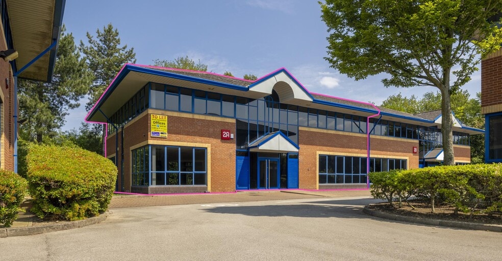 South Park Way, Wakefield to rent - Building Photo - Image 3 of 7