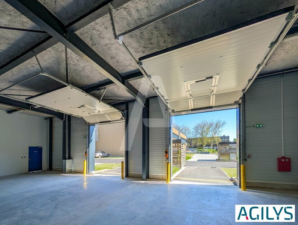 8 Rue Denis Papin, Trappes to rent Building Photo- Image 1 of 15