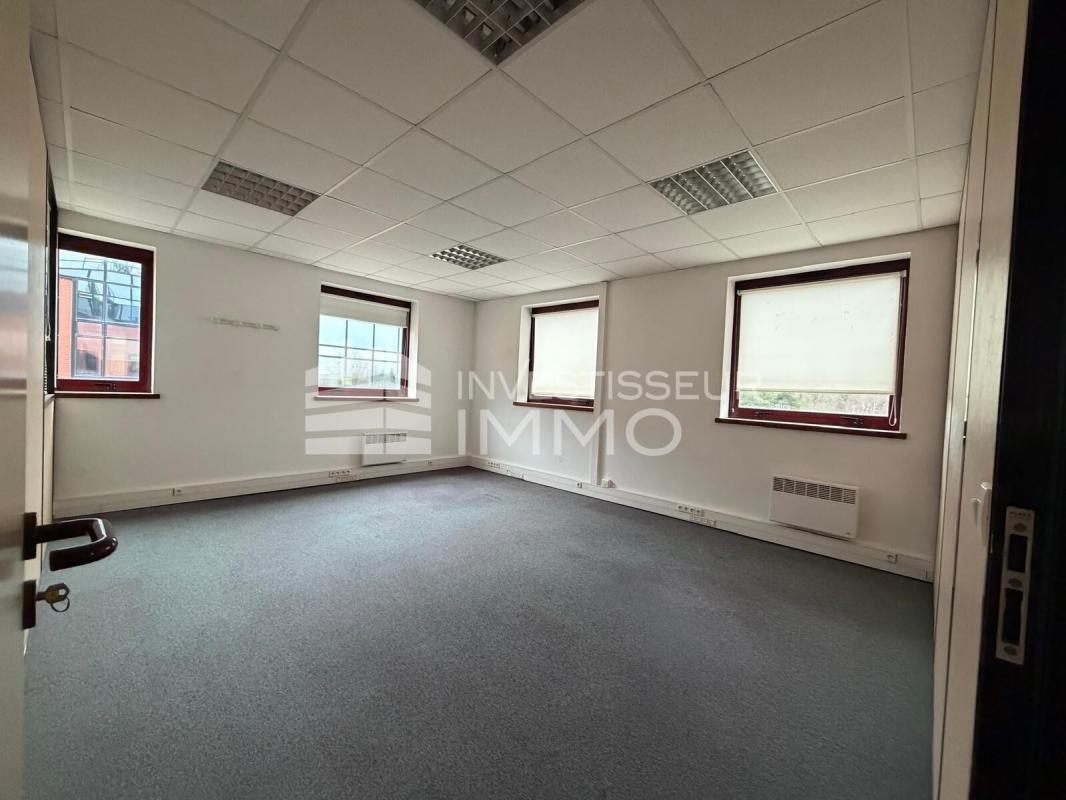 Office in Champs Sur Marne to rent Interior Photo- Image 1 of 6