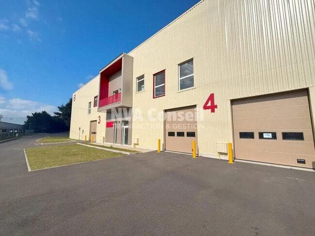 Location Entrepôt 250 m²