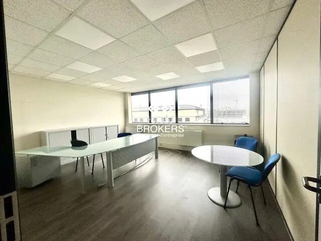 Office in Cergy to rent Interior Photo- Image 1 of 9