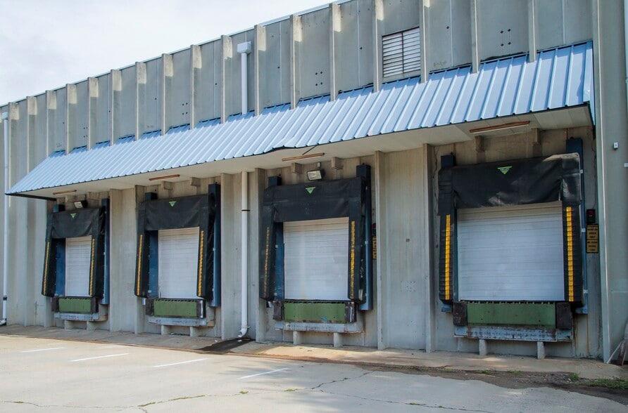 7701 Southern Dr, Springfield, VA to rent - Building Photo - Image 3 of 10