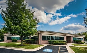 1005 Beau Terre Dr, Bentonville, AR to rent Interior Photo- Image 1 of 11