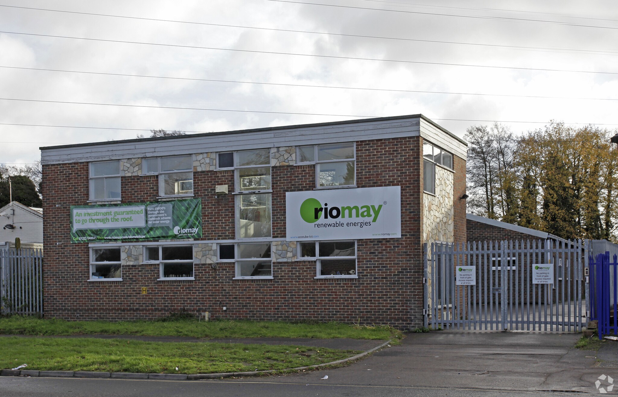 15 Stephenson Way, Crawley for sale Primary Photo- Image 1 of 1