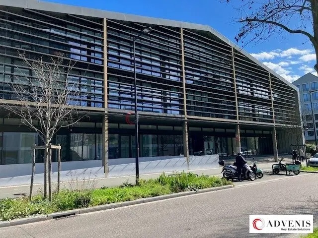 Location Commerce 321 m² - Photo 1