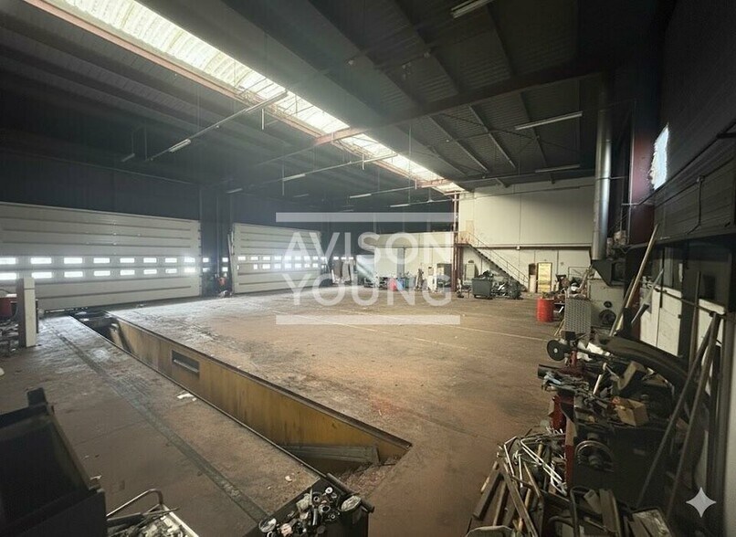 Light Industrial in Villeneuve La Garenne to rent - Building Photo - Image 2 of 4