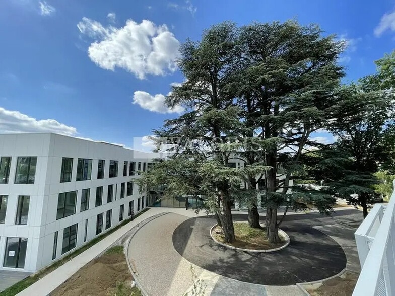 5 Allée Des Hêtres, Limonest to rent - Building Photo - Image 3 of 6