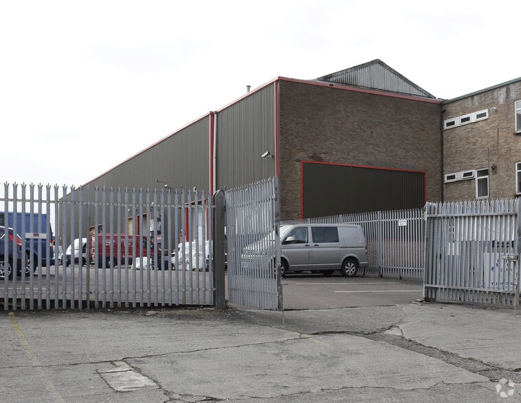 Dixon Rd, Bristol to rent - Building Photo - Image 3 of 6