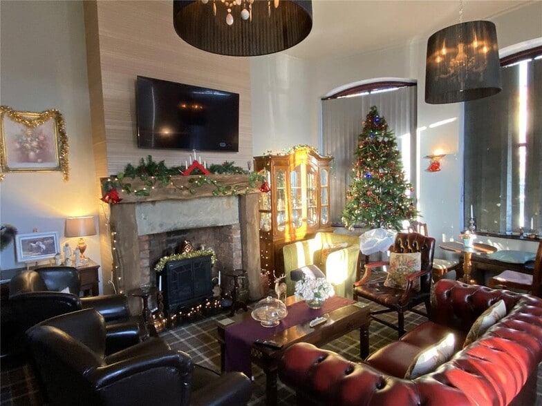 40 Station Rd, Batley for sale - Interior Photo - Image 2 of 11