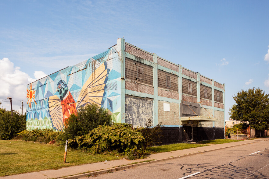 2615-2649 Rosa Parks Blvd, Detroit, MI for sale - Building Photo - Image 1 of 9