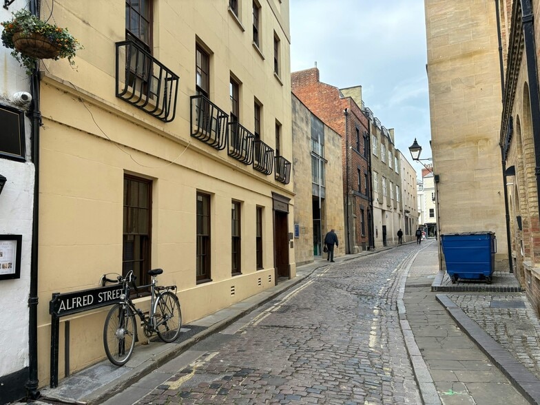5 Alfred St, Oxford to rent - Building Photo - Image 3 of 3