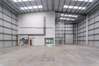 Station Road Approach, Waltham Cross to rent Interior Photo- Image 2 of 8