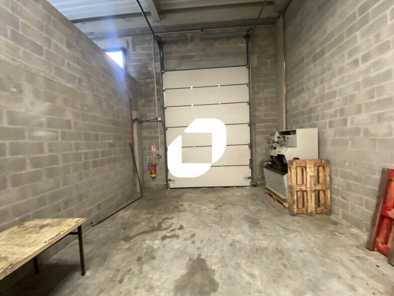 Light Industrial in Moissy-Cramayel to rent - Interior Photo - Image 2 of 9