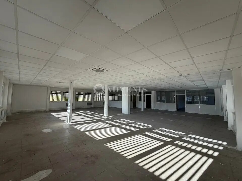Location Bureaux 321 m² - Photo 1