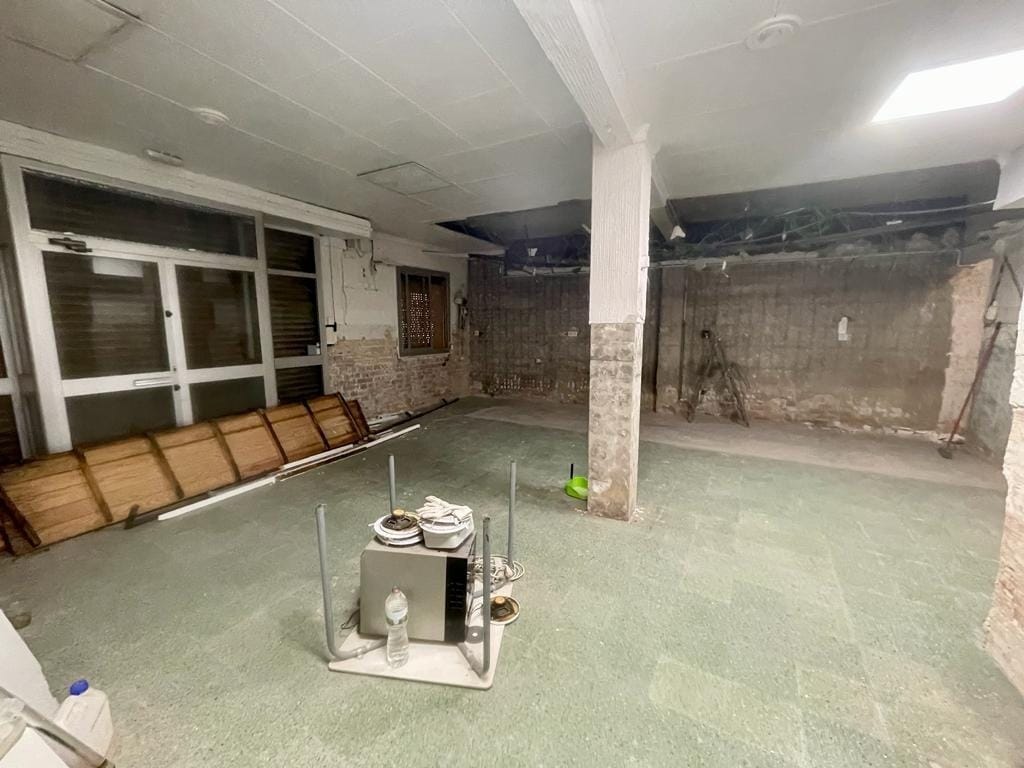 Montcada i Reixac, BAR 08110 - Unit 1 -  - Interior Photo - Image 1 of 7