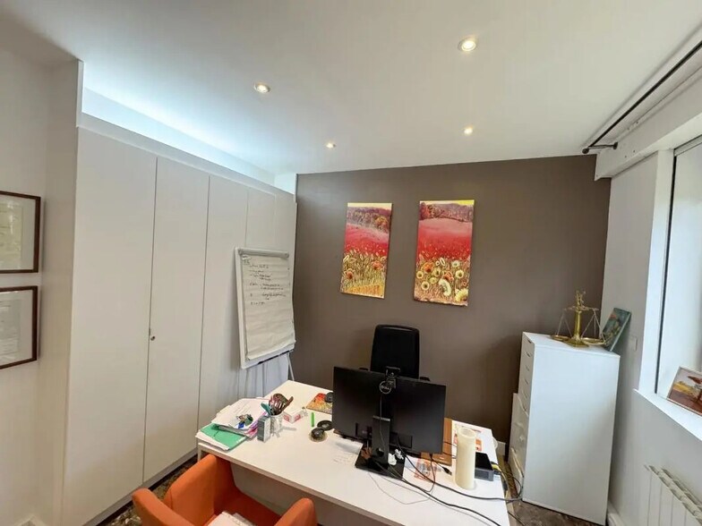 Office in Versailles to rent - Interior Photo - Image 3 of 8