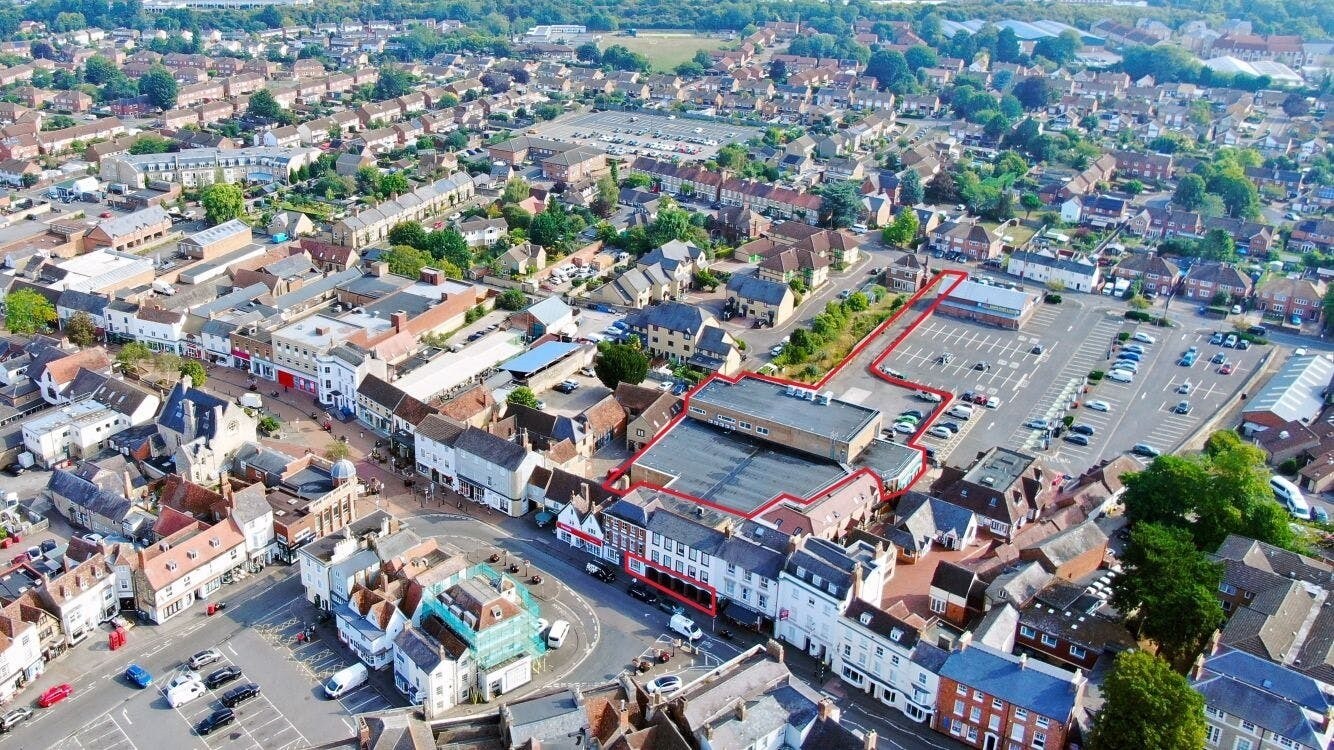 3 Market Sq, Bicester to rent Building Photo- Image 1 of 13