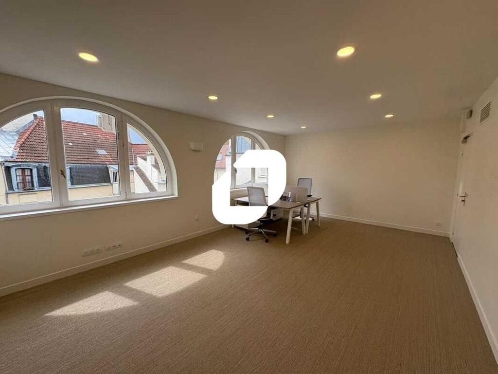 Location Bureaux 38 m² - Photo 1