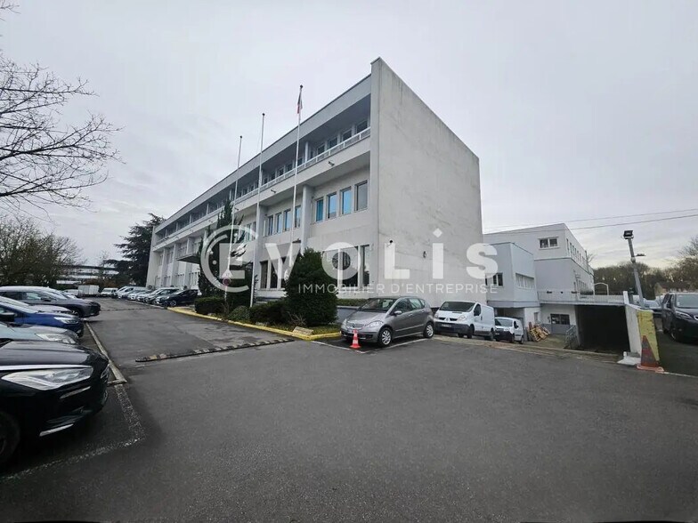 Light Industrial in Clamart to rent - Building Photo - Image 1 of 78
