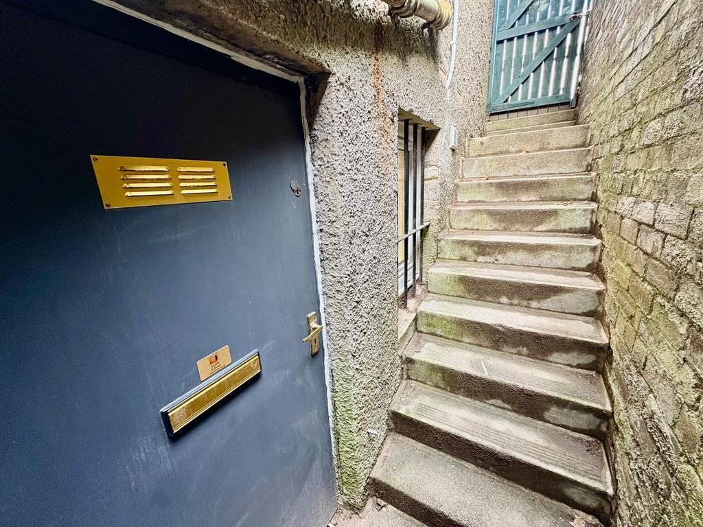 10A-10B South Trinity Rd, Edinburgh to rent Building Photo- Image 1 of 3