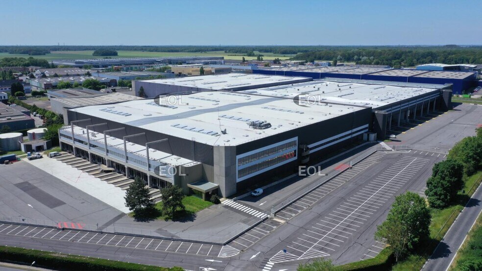 Industrial in Tournan-en-Brie to rent - Aerial - Image 3 of 12