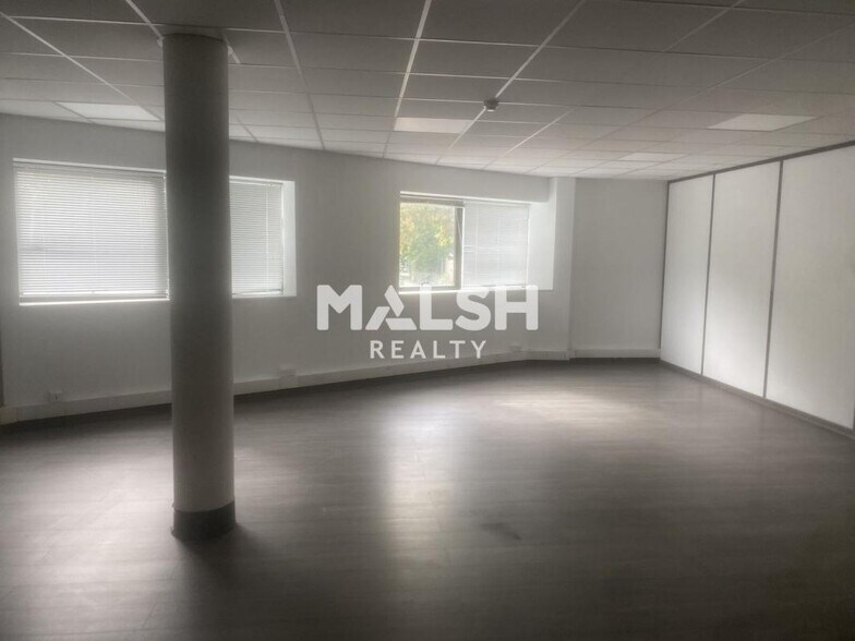 Office in Vaulx-en-Velin to rent - Interior Photo - Image 3 of 13