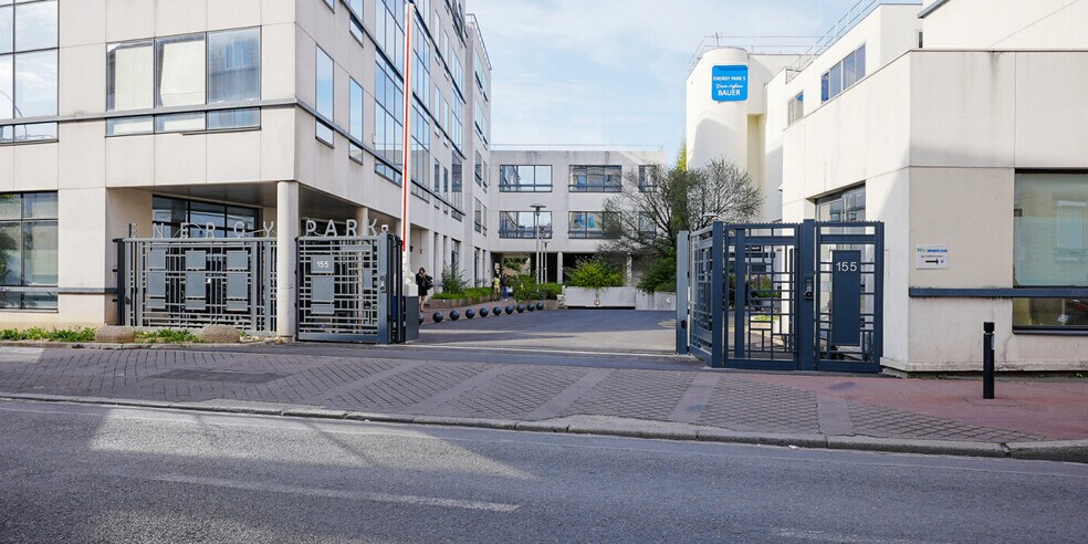 Office in Saint-Ouen-Sur-Seine to rent - Building Photo - Image 2 of 15
