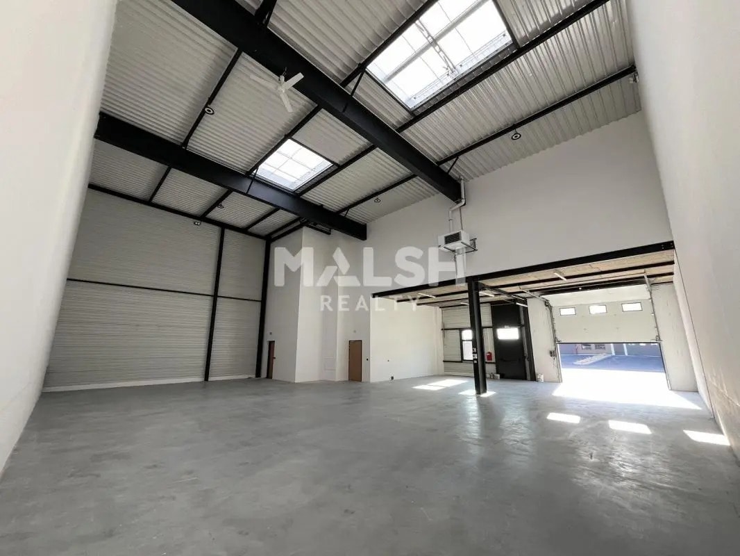 Office in Saint-Priest to rent Interior Photo- Image 1 of 23