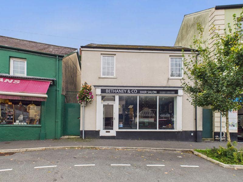 29 Blue St, Carmarthen to rent Building Photo- Image 1 of 26