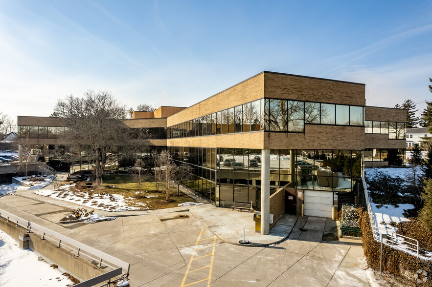 38505 Woodward Ave, Bloomfield Hills, MI for rent - Building Photo - Image 1 of 6