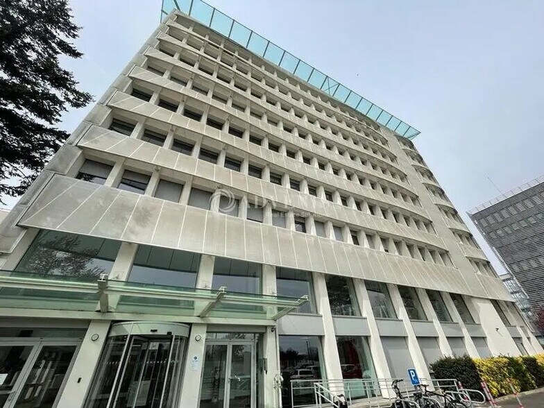 Office in Vélizy-Villacoublay to rent - Building Photo - Image 1 of 8