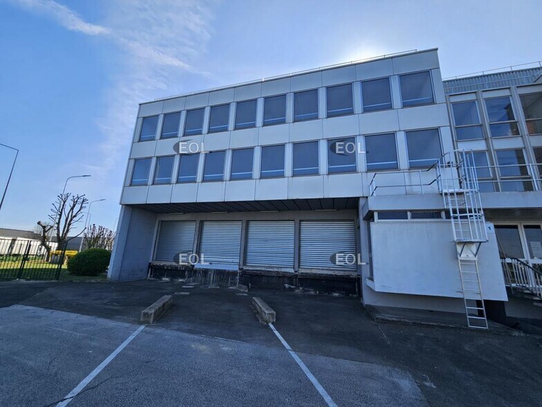 Industrial in Orly to rent - Building Photo - Image 2 of 18