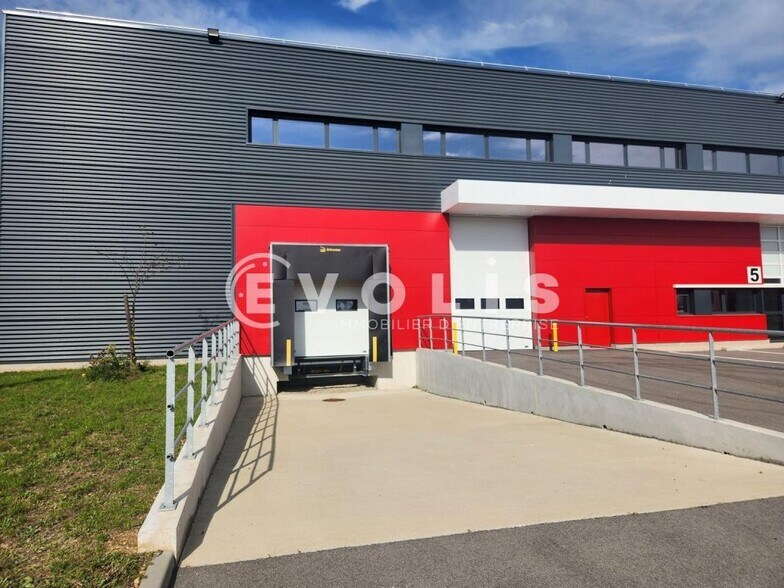 Industrial in Heyrieux to rent - Building Photo - Image 2 of 27