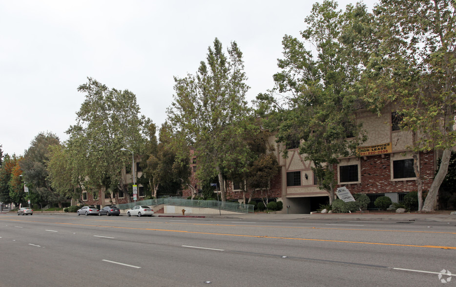 7334 Topanga Canyon Blvd, Canoga Park, CA for sale - Primary Photo - Image 1 of 1