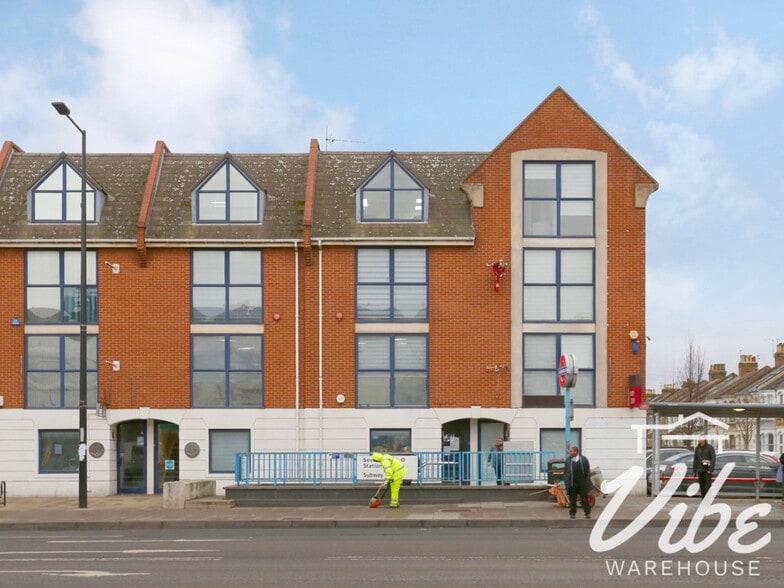 214-218 High Rd, London to rent - Building Photo - Image 2 of 8