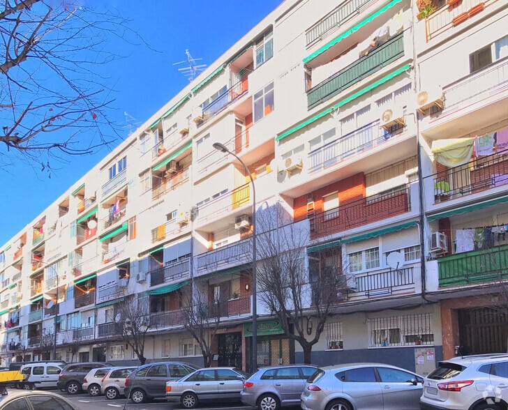 Retail in Getafe, Madrid to rent - Primary Photo - Image 1 of 2