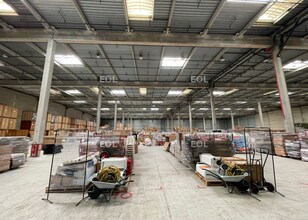 Industrial in Éragny to rent Interior Photo- Image 2 of 5