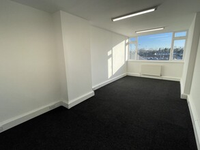 1-3 Grove Rd, Maidenhead for rent Interior Photo- Image 1 of 3