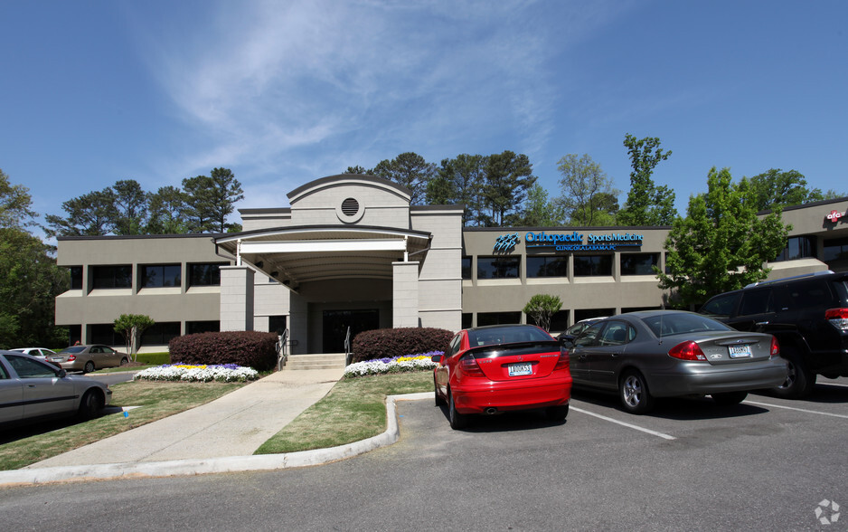 200 Montgomery Hwy, Birmingham, AL for rent - Building Photo - Image 2 of 9