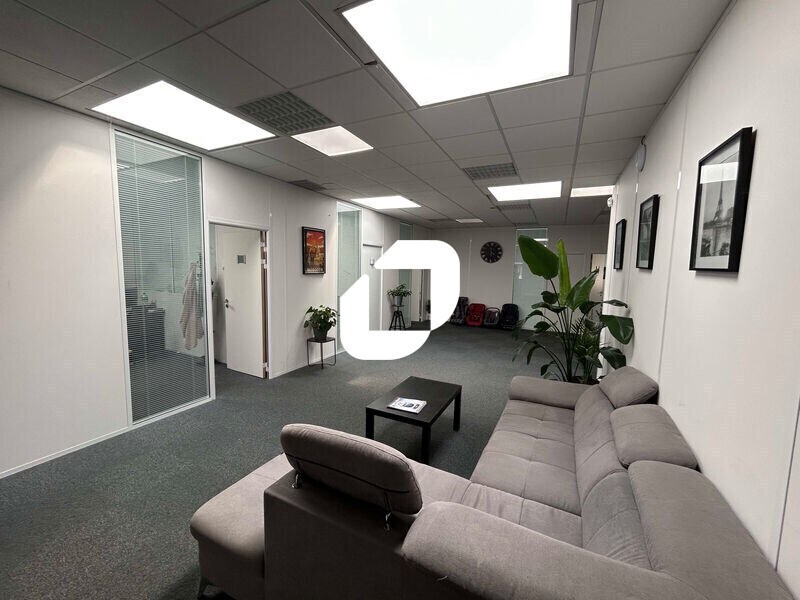 Office in Argenteuil to rent Interior Photo- Image 1 of 11