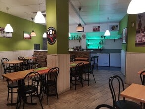 Retail in Barcelona, Barcelona to rent Interior Photo- Image 2 of 6