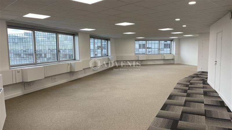 Office in Noisy-le-Grand to rent - Building Photo - Image 1 of 10