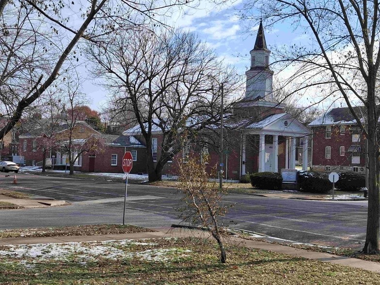 5880 Christy Blvd, Saint Louis, MO for sale - Building Photo - Image 1 of 1