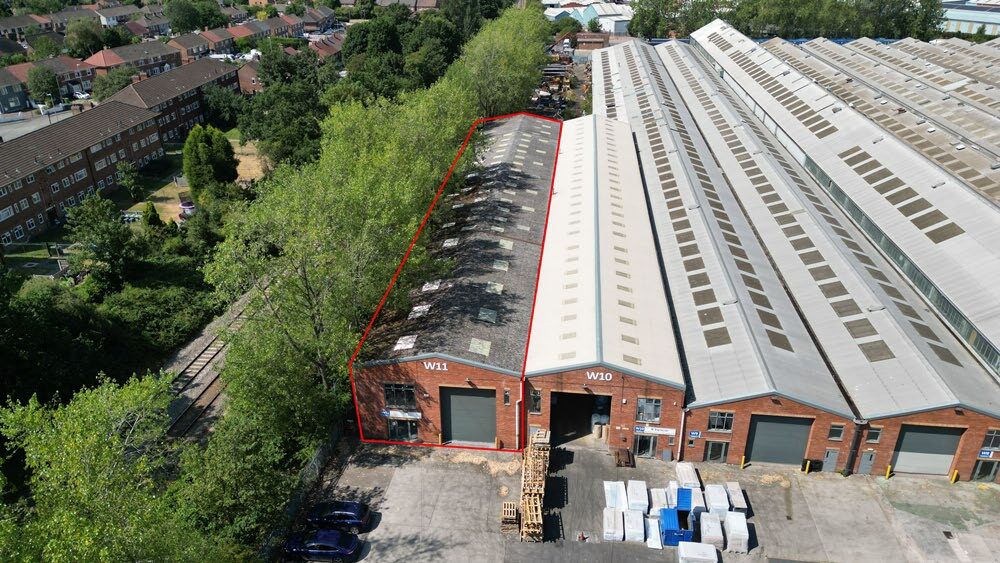 Middlemore Ln W, Aldridge to rent Building Photo- Image 1 of 3